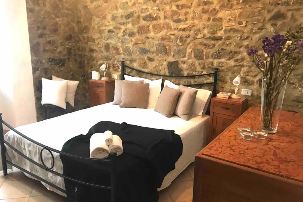 Villetta Indipendente Con Giardino Campiglia dʼOrcia Exterior foto