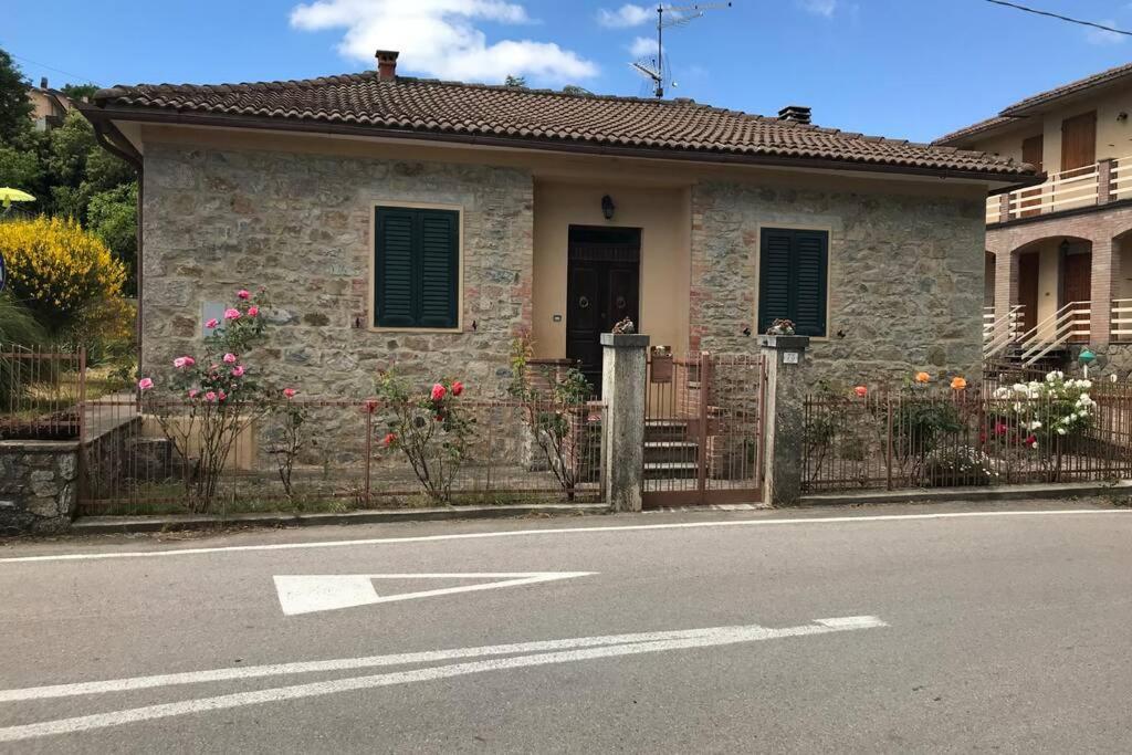 Villetta Indipendente Con Giardino Campiglia dʼOrcia Exterior foto